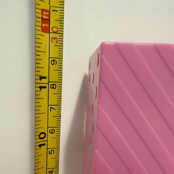 L.O.L. Surprise! Pop-Up Store. It is a 3-in-1 playset - Picture 4 of 6